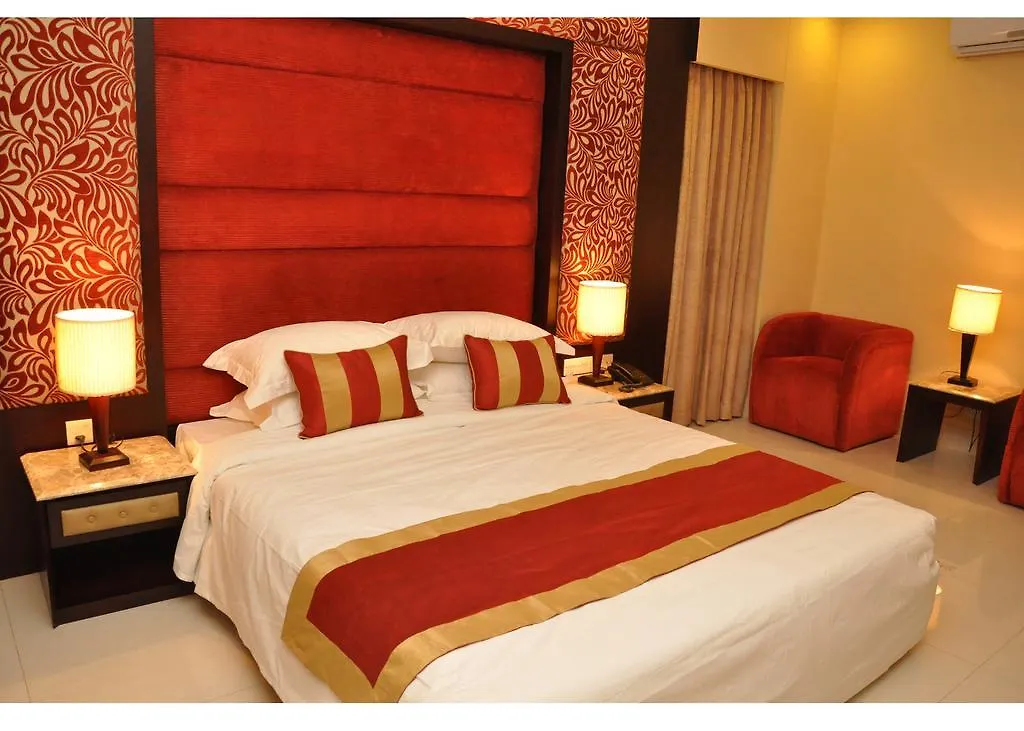 kontakty Hotel Holiday Villa